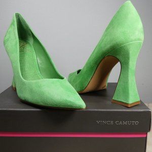 NiB Sexy and Fun! Vince Camuto Footwear Akenta Flare 3 1/4" Heel Pump Basil 9